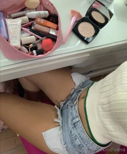 I like to wear makeup and for you to find me very beautiful