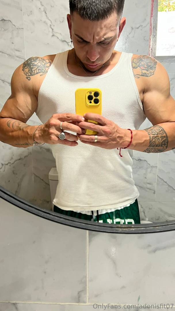 Watch me masturbate in front of the mirror with lots of milk 