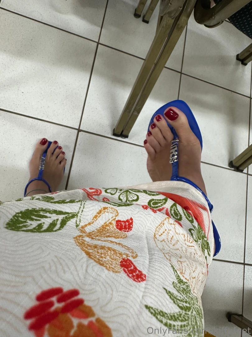 I love thong sandals they sexy as thing panties what do you think 