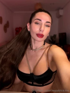 One glass of wine and a thousand thoughts