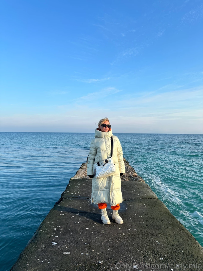 I love traveling alone but sometimes i just need a strong male 