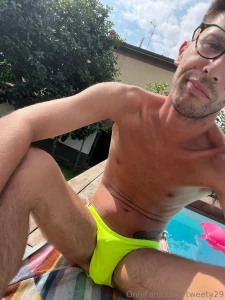 Make your request to me and i de will fulfill it