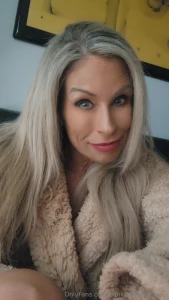 Who s off today what are u doing