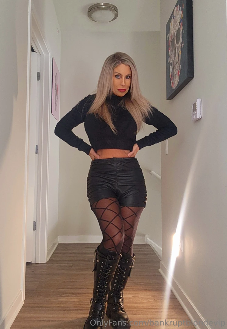 How you dress to bartend at a dive bar part 1 