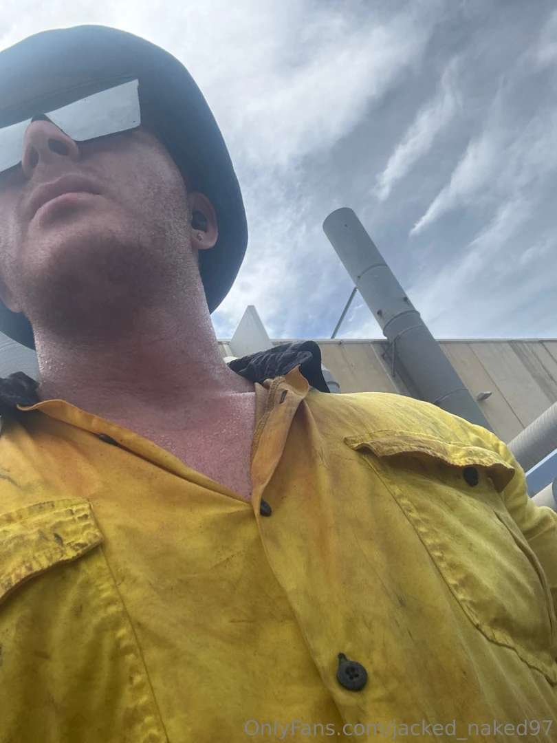 Jacked and in hi vis i m ya dream man 