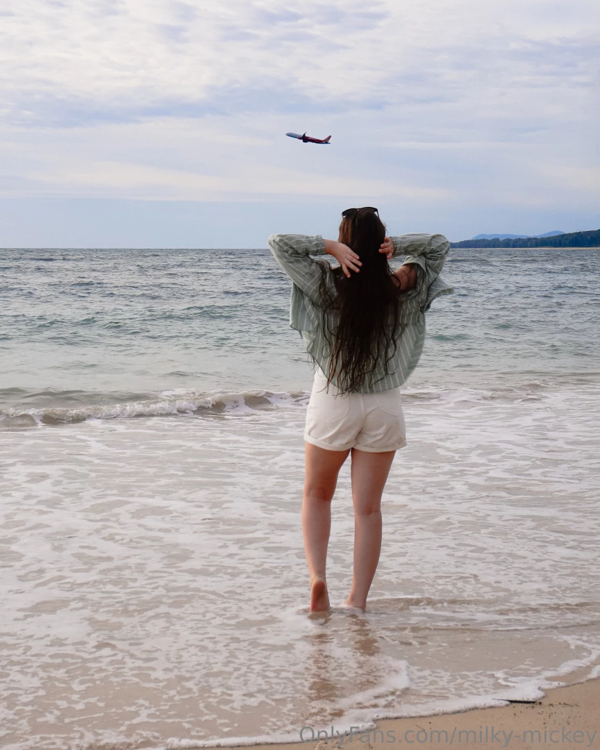 The ocean makes me feel so weird sometimes lol like it s calm but it s part 1 