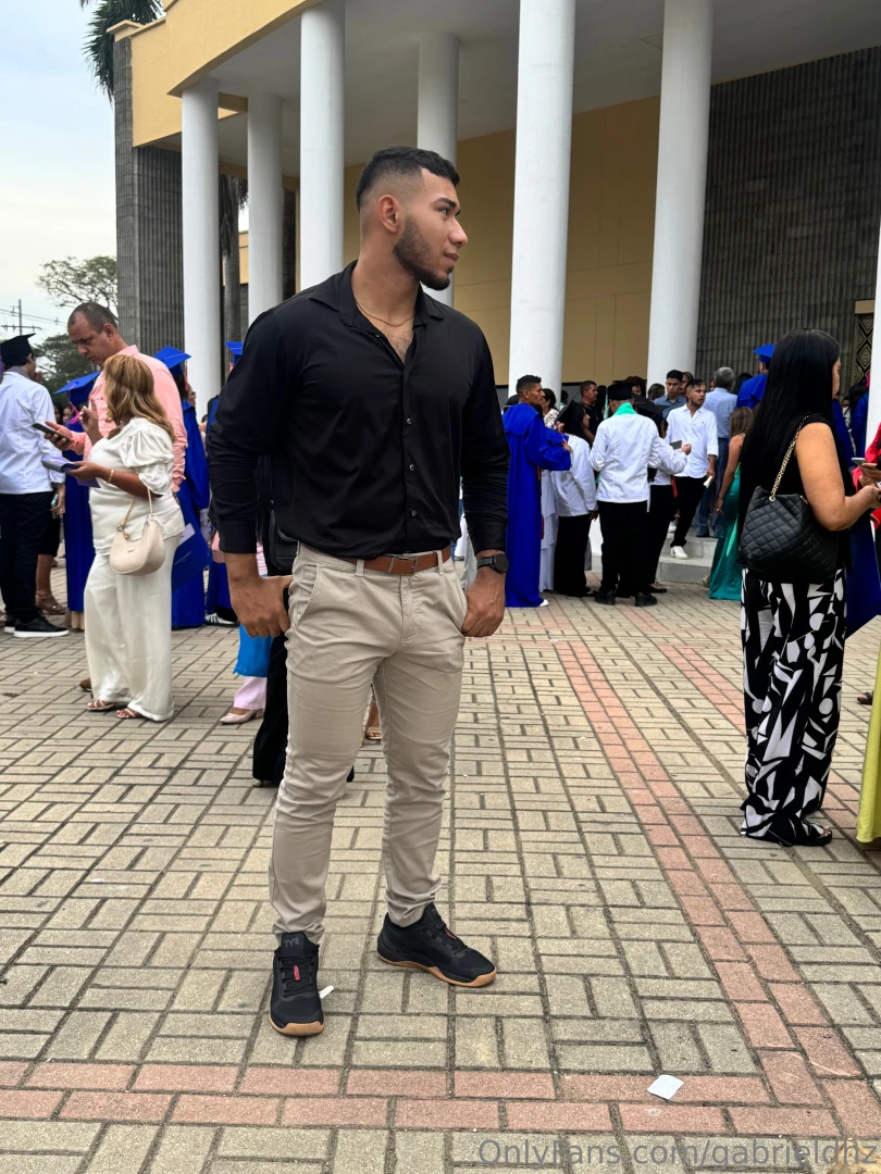 Today i am celebrating my graduation i am very happy it was with a lot 