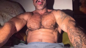 Like a king i sit back and you worship me