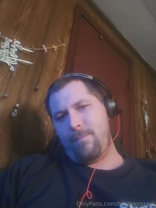 Bored sitting at work wanna keep me company