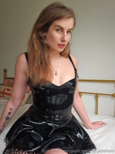 You know the drill - swipe for titties