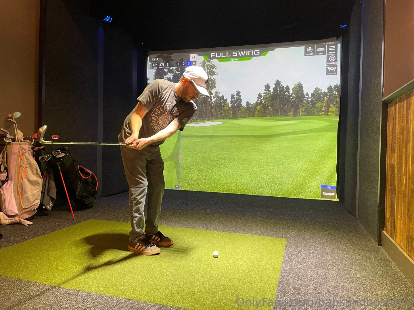 Just warming up for the real thing dm us for clothes-off content 