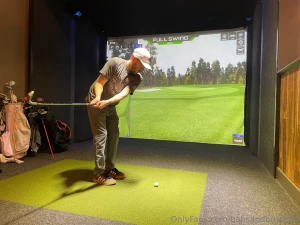 Just warming up for the real thing dm us for clothes-off content