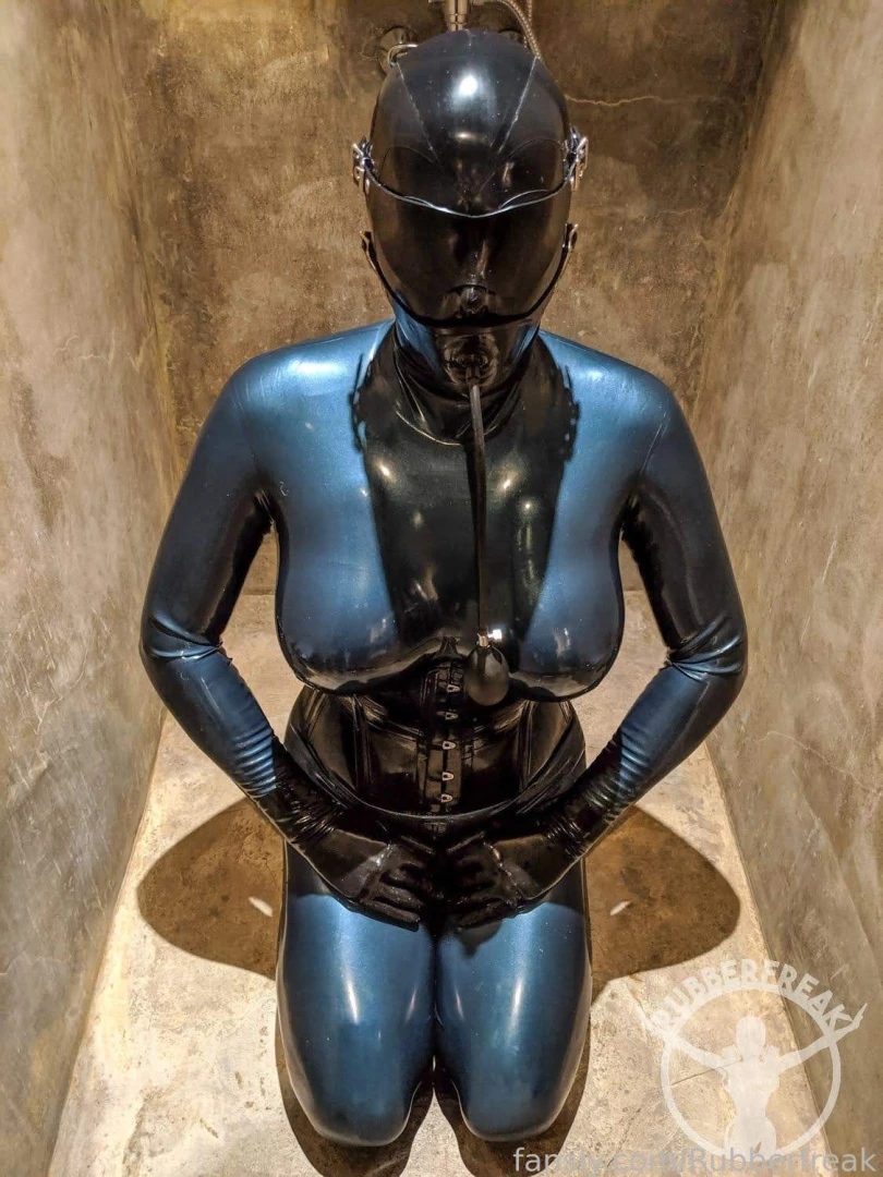 There s nothing hotter than being confined in full rubber inside a part 2 