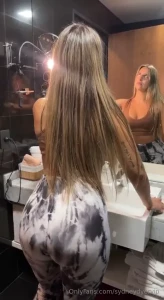 Yk the mirror shows me where you re looking right