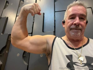 Pumping the guns till there rock hard