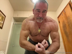 Hit upper body today pecs started at 190 went to 225