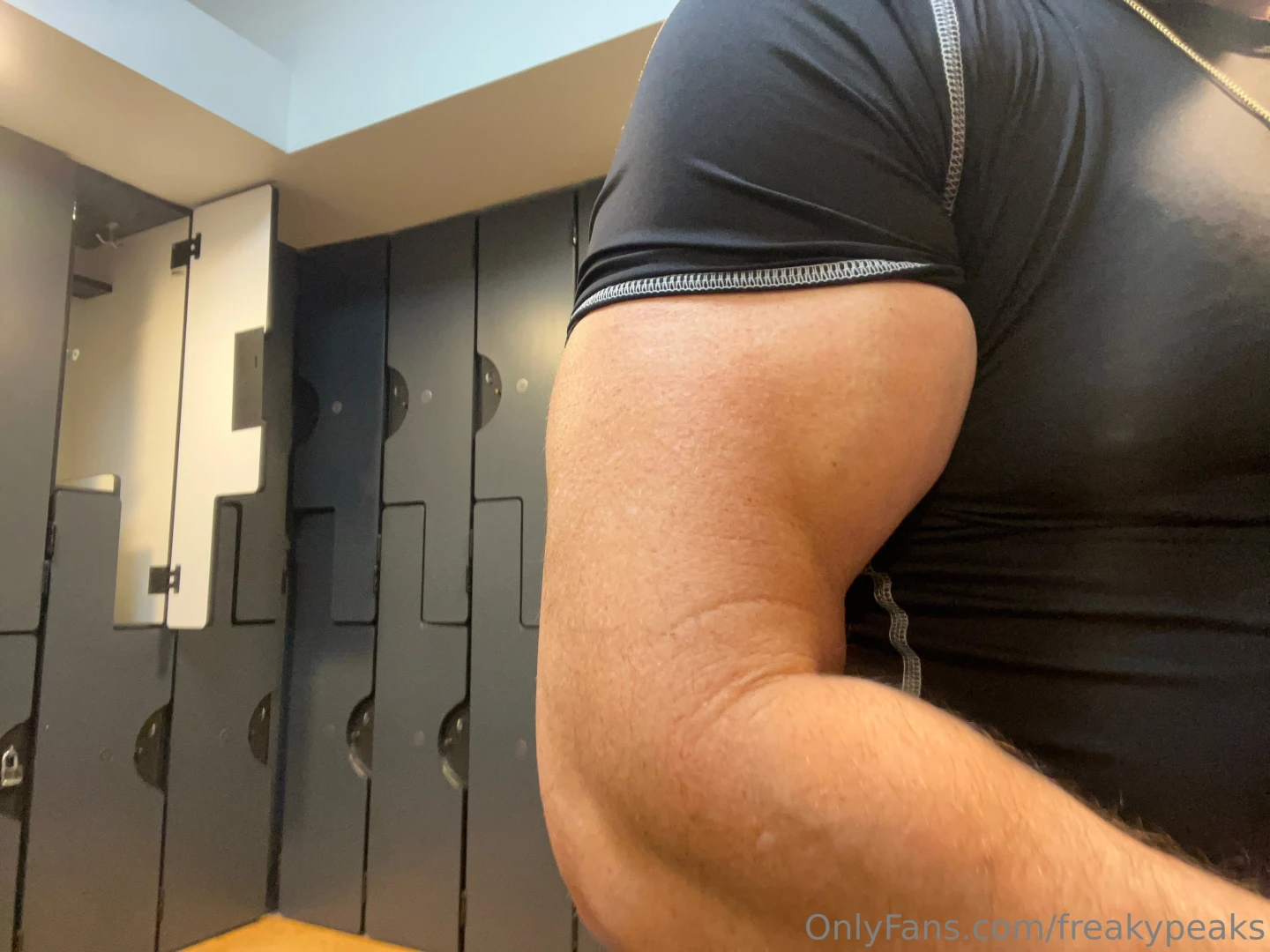 Took weekend off back and biceps today il post back stuff tomorrow i 