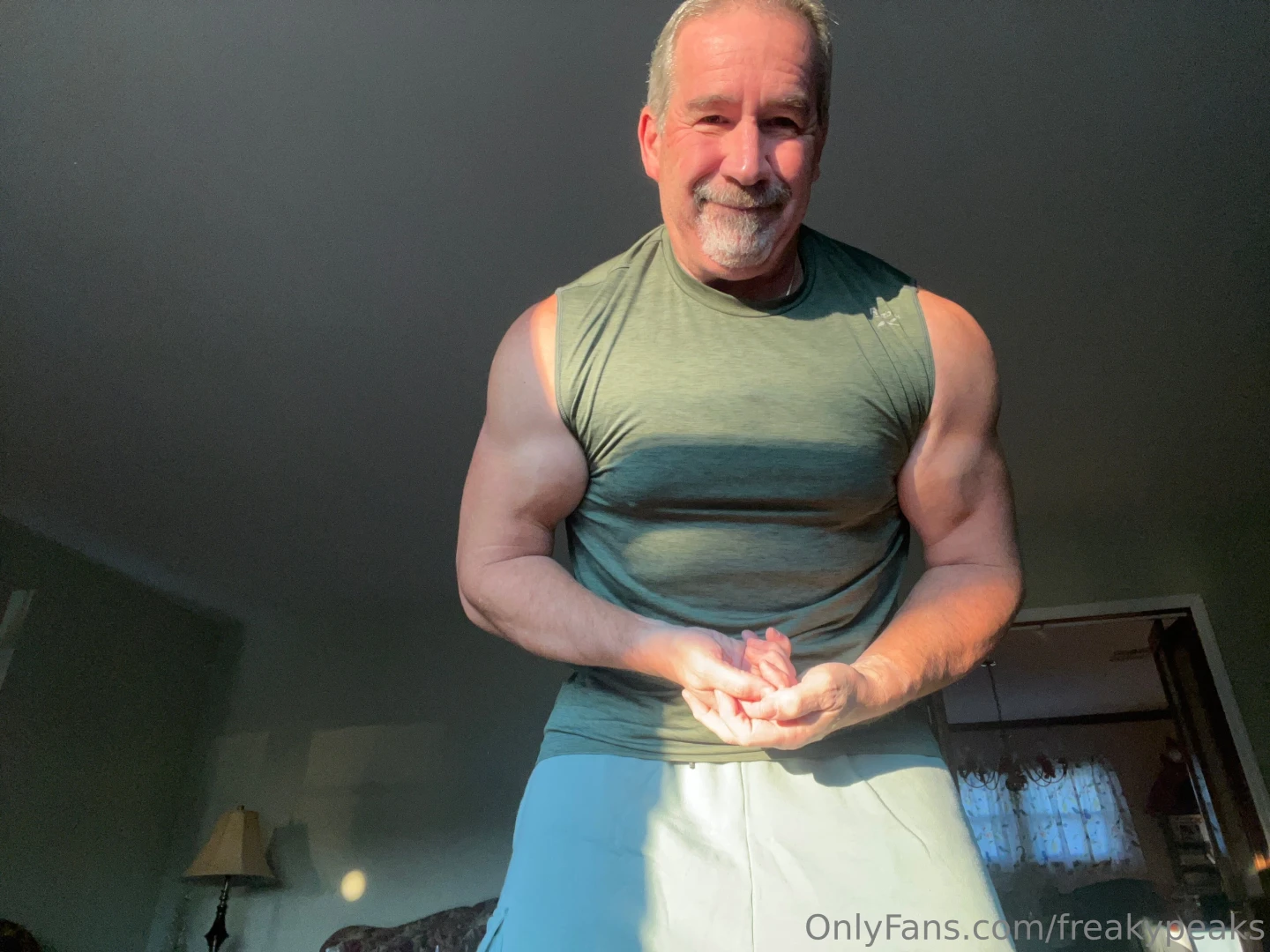 Heading out for a leg pump day may throw in some triceps at the end 