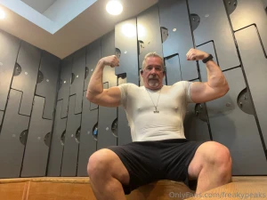 Chest and arms today you must pump past the pain till only muscles