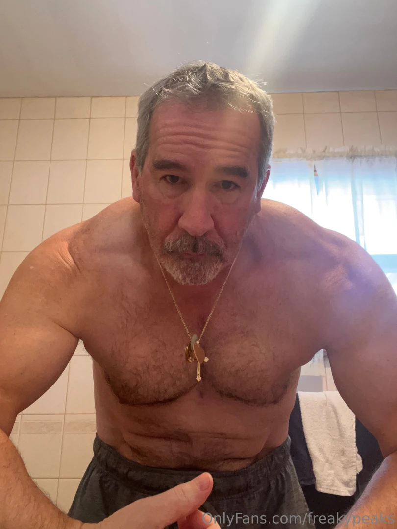 Shoulders yesterday upper body and biceps today 