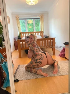 I call this booty pose pic the frogger