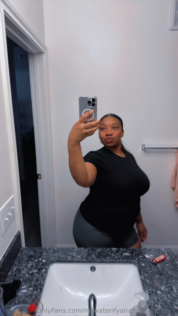 Postpartum looks good on me 