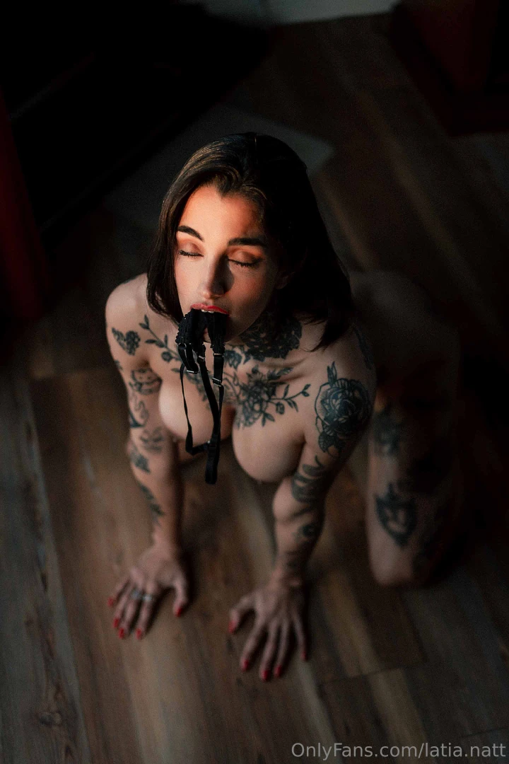 Como pedido de una bien jugosa me pongo la tanga en la boca 