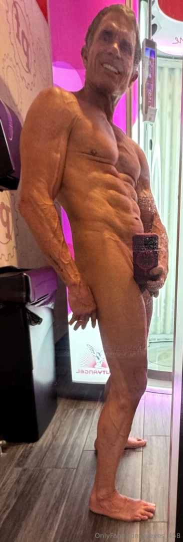 Back the gym to get my sweat on who s joining me 