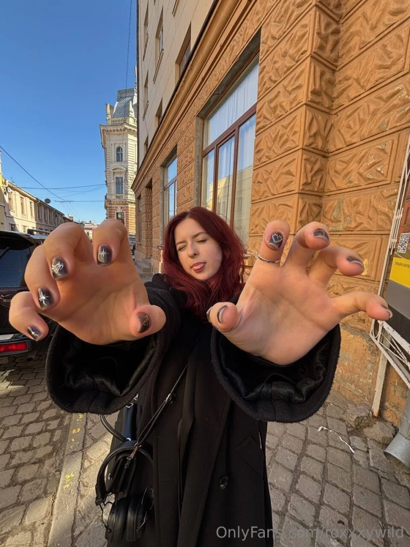 Hands up just out for a walk and feeling good what are you up to today 