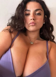 I got the ass and melodyfcups got the boobs lmao i ve never seen boobs