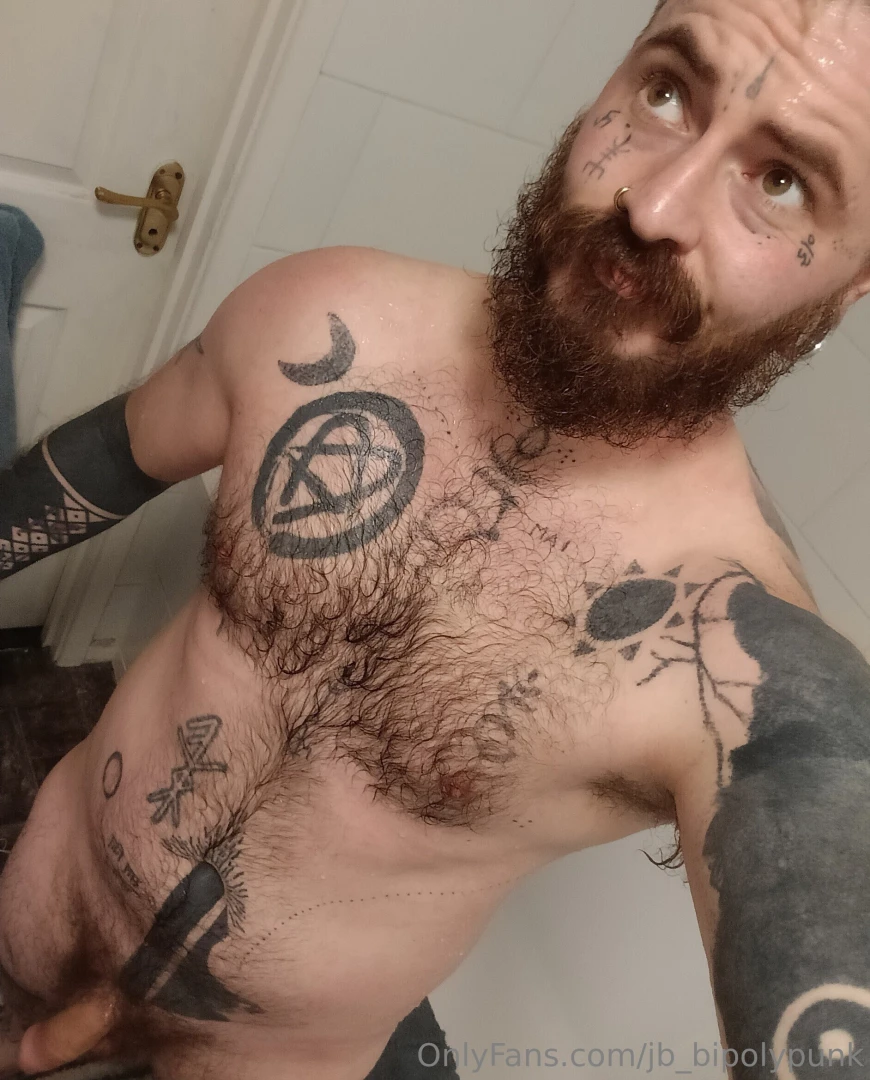 Post gym post shower selfie because why not 