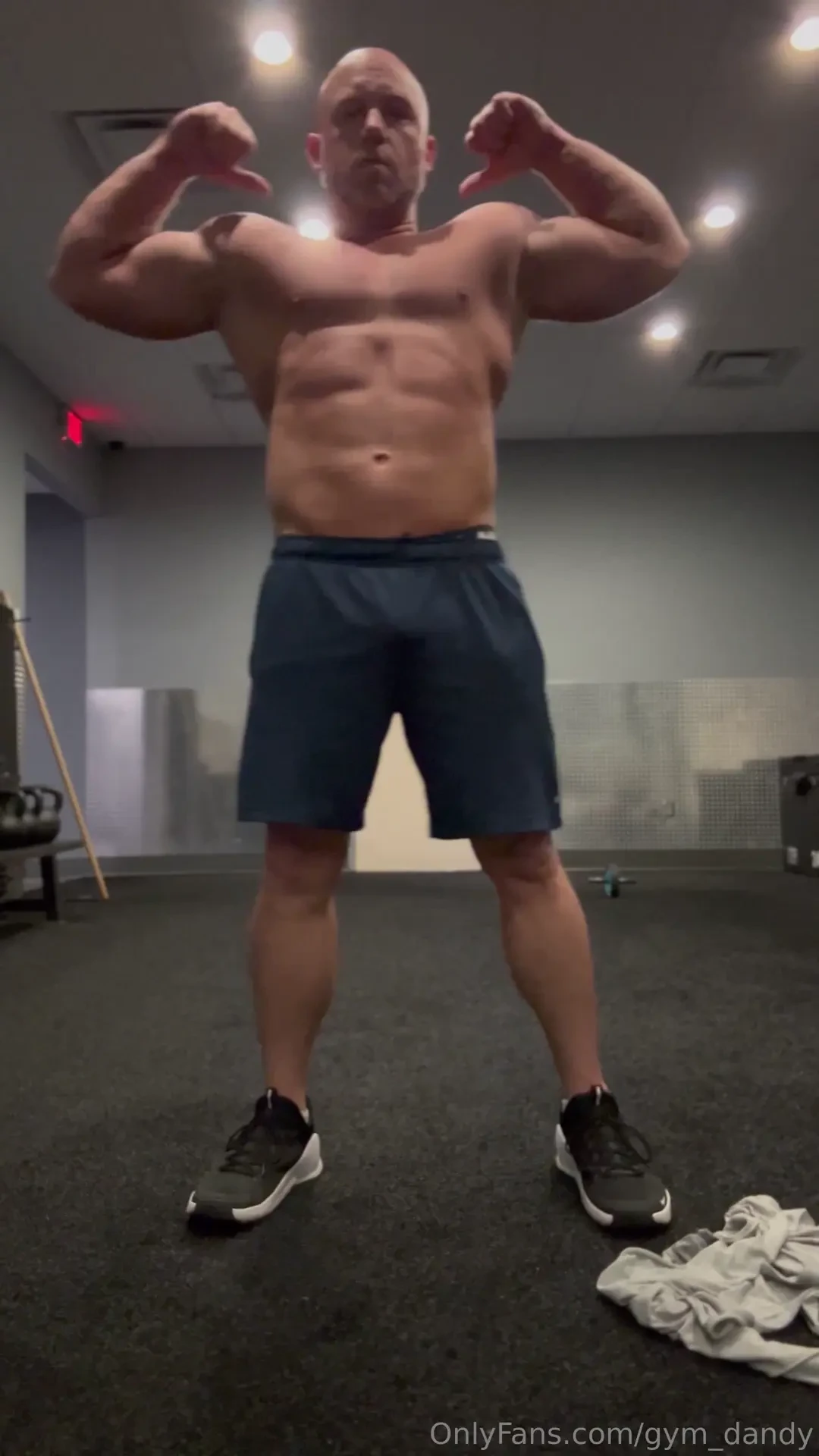 I need someone to teach me how to pose flex 