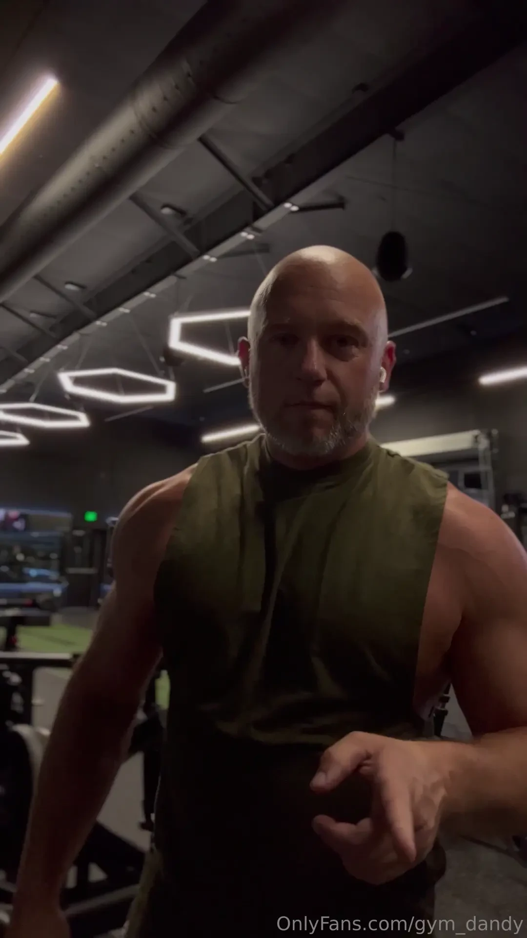 Should i do a live show here at the gym part 1 