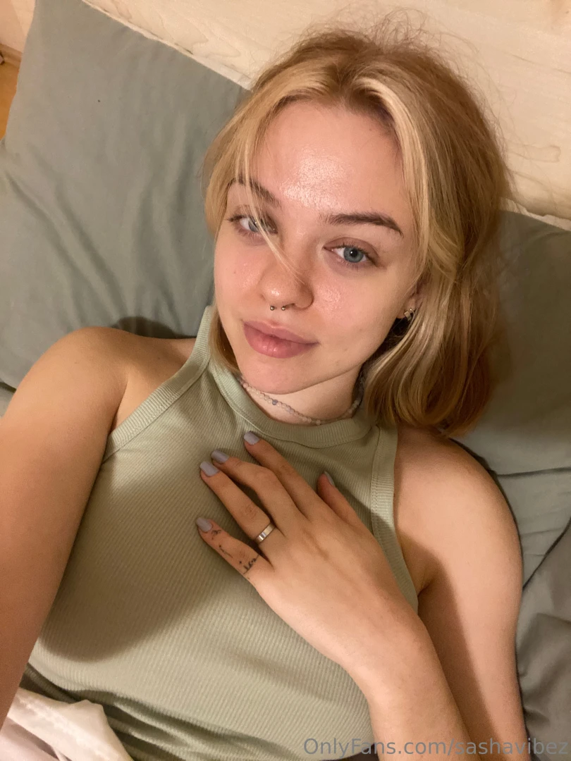 No it s not a wedding ring lol 