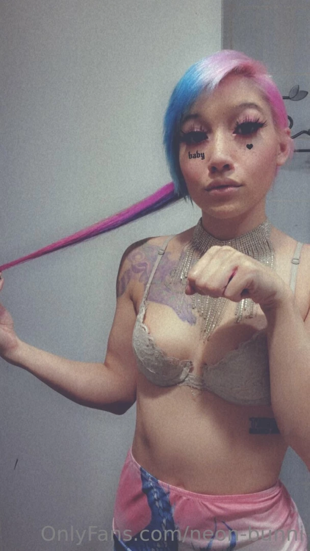 Neon_bunni to uncensor 