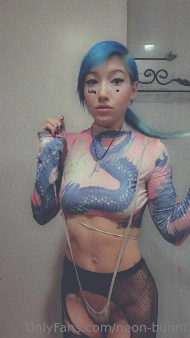 Neon_bunni to uncensor all 250 videos 650 pictures why waste time 