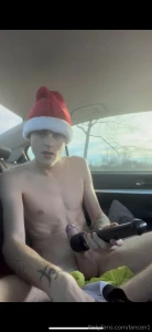 Jerked off in my car outside and was almost caught but i had a good