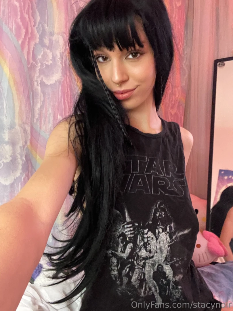 Feeling cute and nerdy toaday in my star wars sando just me and a 