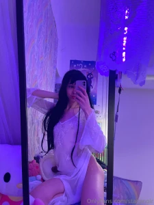 Feeling myself and striking those sexy poses just for you can you