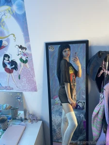 Cozy vibes today in my oversized shirt snapping some selfies just for