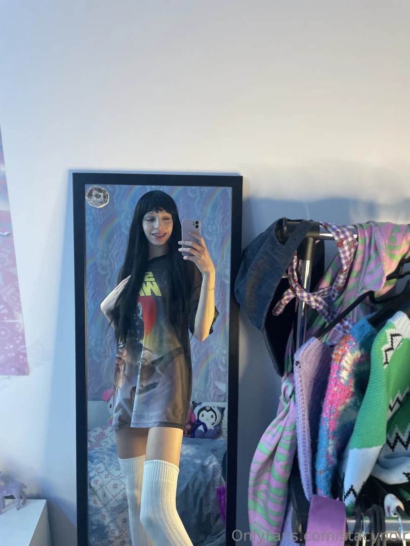 Cozy vibes today in my oversized shirt snapping some selfies just for part 1 