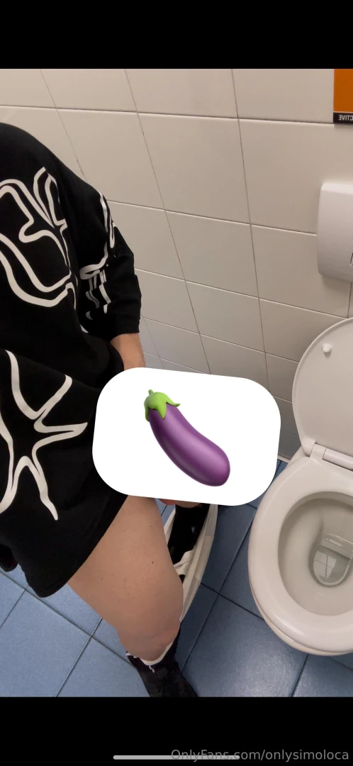 Oggi ho una melanzana veramente gigante vieni in chat per vederla 