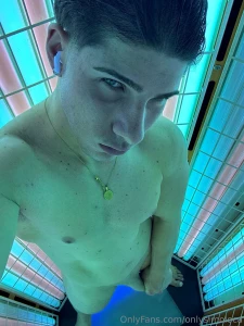 Time to get a tan it s hot in here tempo di abbronzarsi fa caldo qui