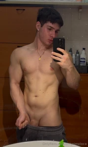 Mi sento solo ti va di tenermi compagnia ti aspetto in chat amo