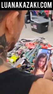 Enquanto a luana estava comprando as roupas do casamento com as
