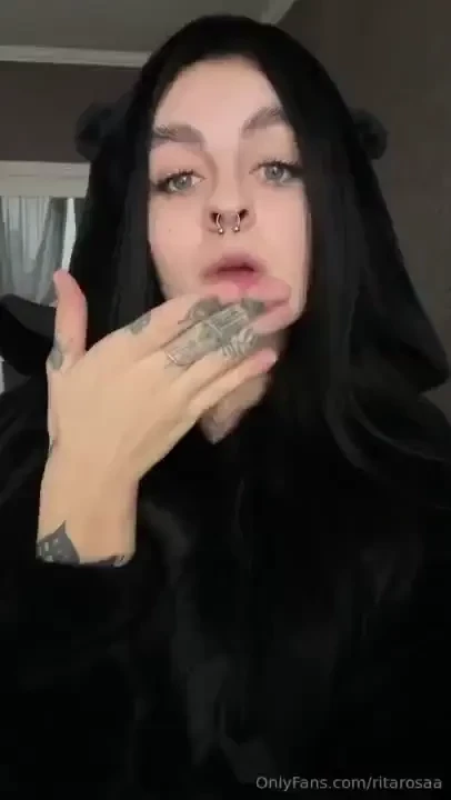 Good morning i want to send you an air kiss and give you a cool mood 