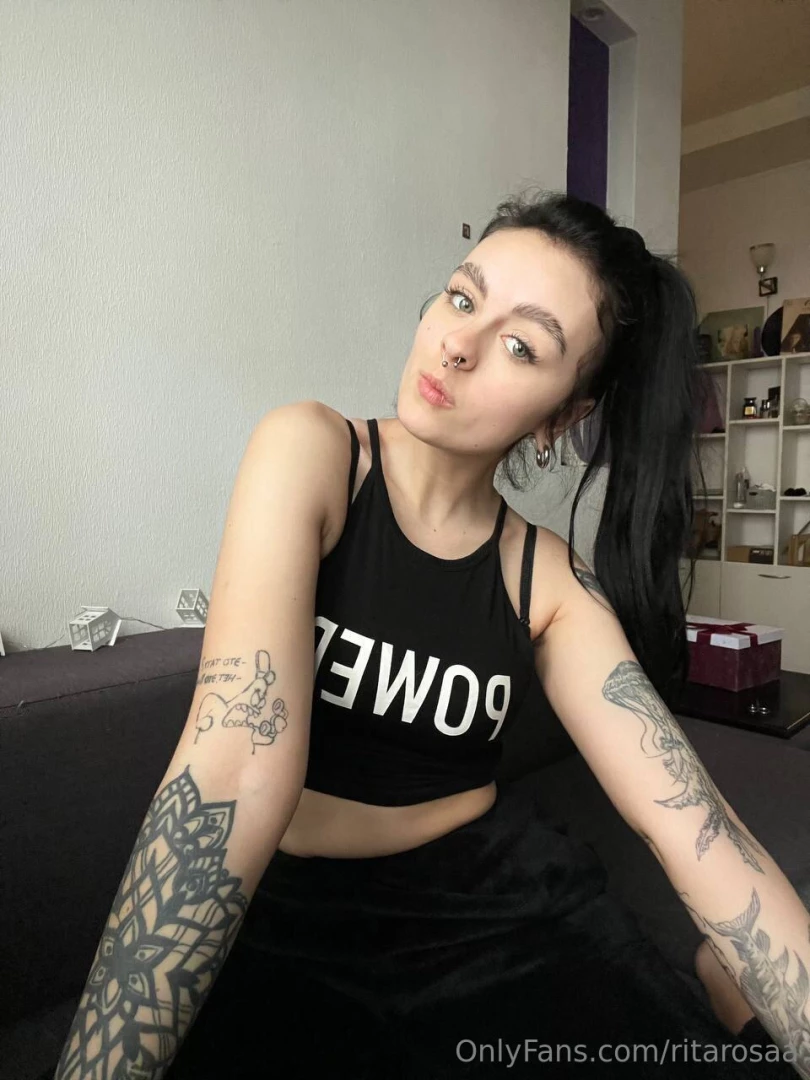 I m sure every man likes strong women but i could be wrong right what 