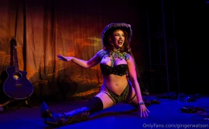 Bouncing in a split up and down