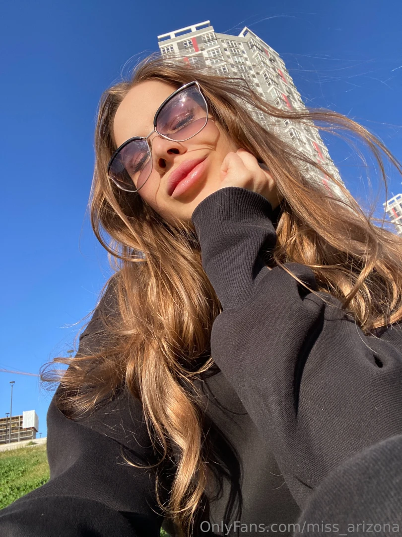 On this sunny day i want to wish you a good day 