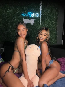 Humpday gg cumshow w islabizaxxx ready to get nasty for you so don t